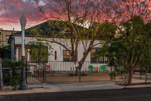 Historic Duplex, Near 4th and Congress, 1 BR 1 BA