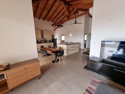 VistaLagoSuites in Itaugua
