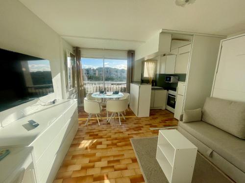 Studio rénové, proche port & village, parking, animaux admis - FR-1-796-83