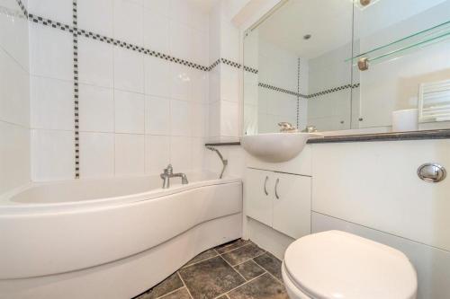 Bathroom, Stunning 2 Bed 2 Bath Flat Sleeps 6 in Toxteth