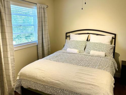 Sunny 1BR by Galloping Goose in Colwood