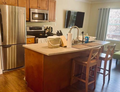 Sunny 1BR by Galloping Goose in Colwood