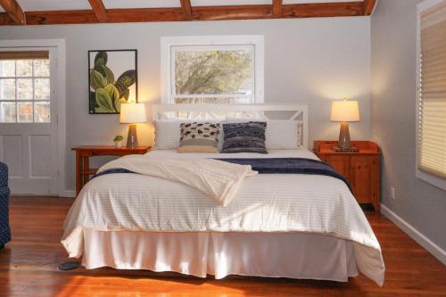 Burnett Ranch Cabins- Prickly Pear in Wimberley, USA