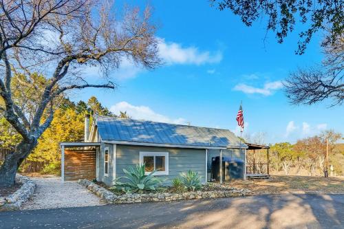Bungalow on the Bluff in Fischer, USA