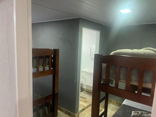 Pousada Araucária quarto 1 Quarto de solteiro ... - image 11