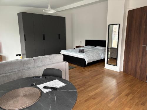 New Apartment on Top Floor, 2 minutes from Lausanne Train station in Lausanne, Schweiz