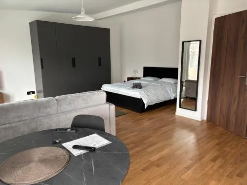 New Apartment on Top Floor, 2 minutes from Lausanne Train station in Lausanne, Schweiz