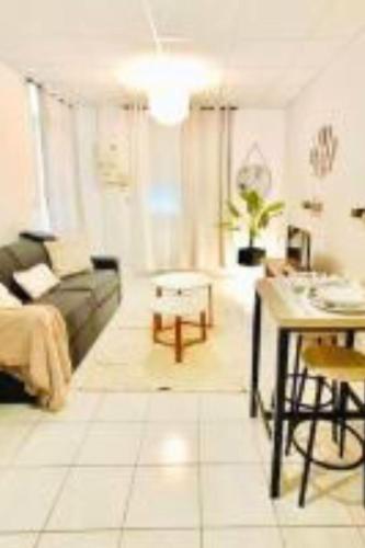 共用Lounge/電視區, Savana Lodge, Wi-Fi, Parking Privé et Calme, Sortie 12 ChanaS (Savana Lodge, Wi-Fi, Parking Prive et Calme, Sortie 12 ChanaS) in 沙納