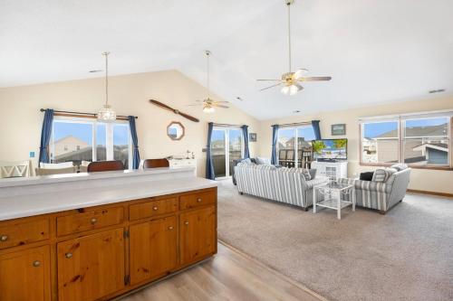 5042 - Beachside Hangar - image 25