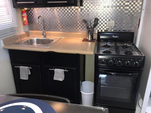 Cozy Central 1BR 2nd Floor High Speed WiFi in Alma Rosa