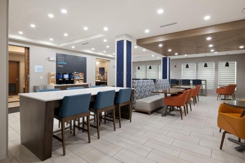 Ételek és italok, Holiday Inn Express Hotel & Suites Jourdanton Pleasanton By IHG in Jourdanton (TX)