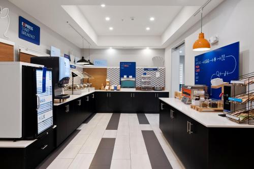 Ételek és italok, Holiday Inn Express Hotel & Suites Jourdanton Pleasanton By IHG in Jourdanton (TX)