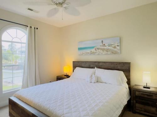 Cozy 1BR Getaway with King Bed Near Beach - image 3