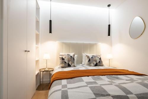 Modern Central 4 Bedroom Haven Sleeps 10 - image 12