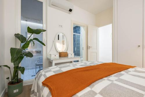 Modern Central 4 Bedroom Haven Sleeps 10 - image 13