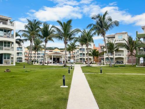 Haudimar Beach Apt Ocean Front With Parking in San Antonio (PR)