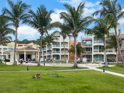 Haudimar Beach Apt Ocean Front With Parking in San Antonio (PR)