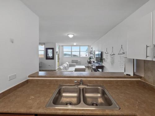 Haudimar Beach Apt Ocean Front With Parking in San Antonio (PR)