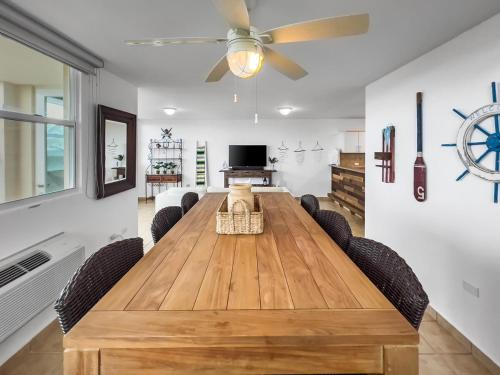 Haudimar Beach Apt Ocean Front With Parking in San Antonio (PR)