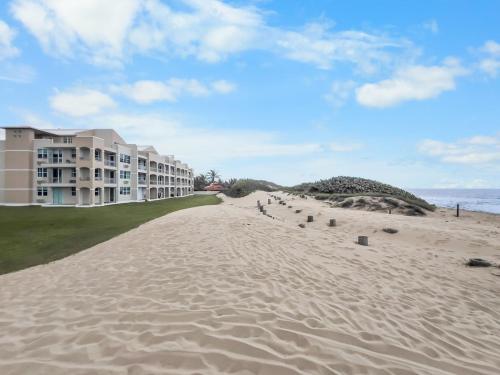 Haudimar Beach Apt Ocean Front With Parking in San Antonio (PR)