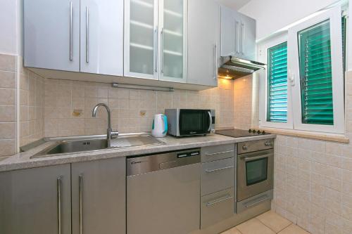 Apartment Brela 18 - image 4