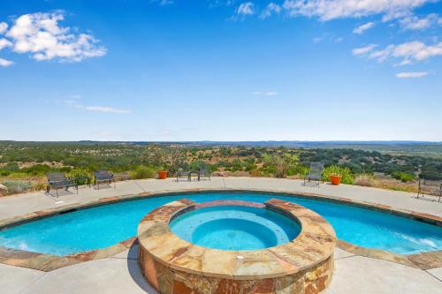 Lighthouse Hill Ranch - Brown House in Johnson City (TX)