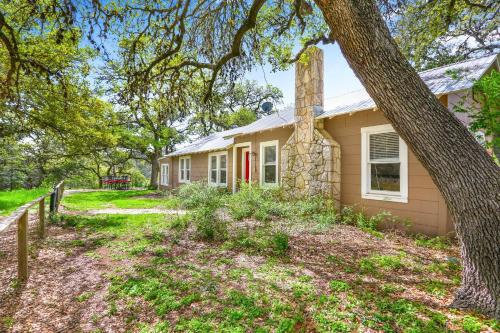 Lighthouse Hill Ranch - Brown House in Johnson City (TX)