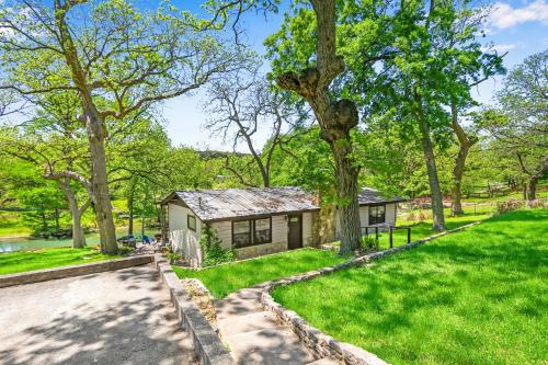 Pecan Creek Cottage in Fourth Crossing, USA