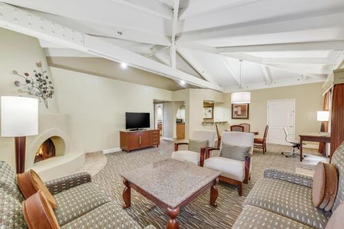 Pointe Hilton Tapatio Cliffs Resort - image 42