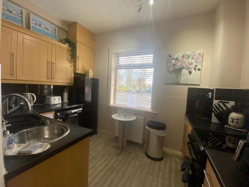 ABBOTS APT, Grangemouth - Park View, Private Parking, Keyless Entry, Private Entrance in Grangemouth