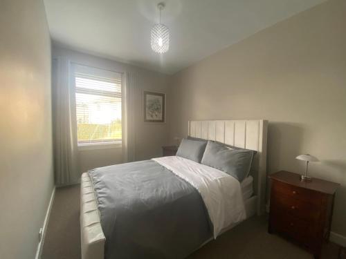 ABBOTS APT, Grangemouth - Park View, Private Parking, Keyless Entry, Private Entrance in Grangemouth