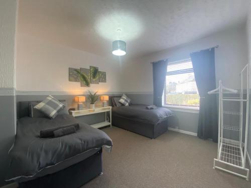 ABBOTS APT, Grangemouth - Park View, Private Parking, Keyless Entry, Private Entrance in Grangemouth