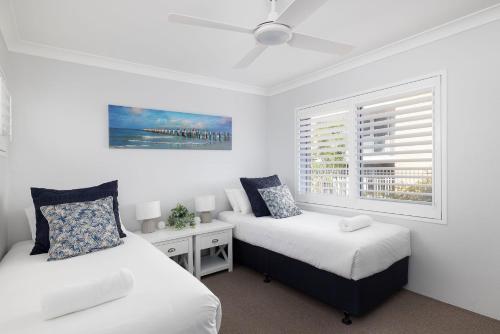 Sundeck Shoal Bay Ground floor with views and pool access - image 2