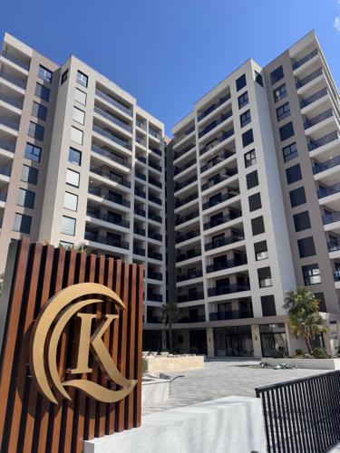 Moderan 80m2 apartman - 2 kupatila - terasa - blizu centra i plaze in Bjelisi