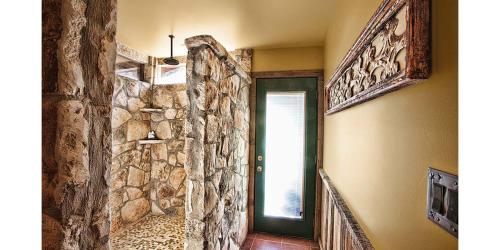 Luxury Cabins @Stony Ridge-Emerald in Wimberley, USA
