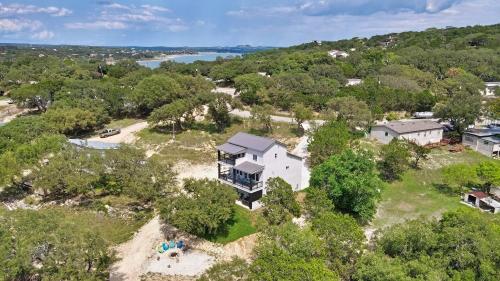 Canary Lakehouse in Canyon Lake, USA