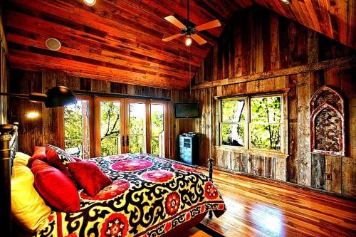 Luxury Cabins @Stony Ridge-Ruby in Wimberley, USA