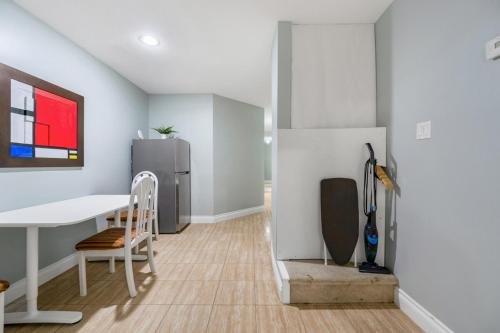 Comfortable Westside Vancouver Stay- Shared House – khách sạn tại Shaughnessy