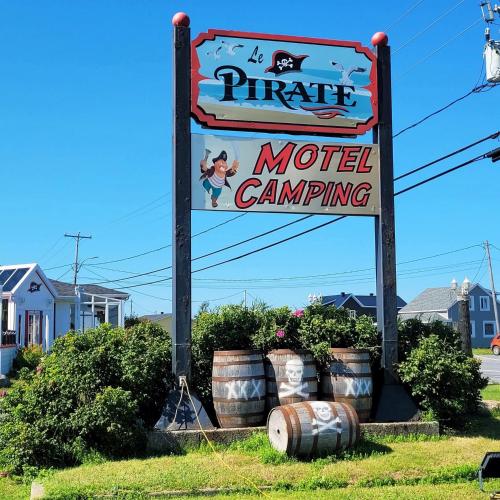 . Le Pirate Motel et Camping