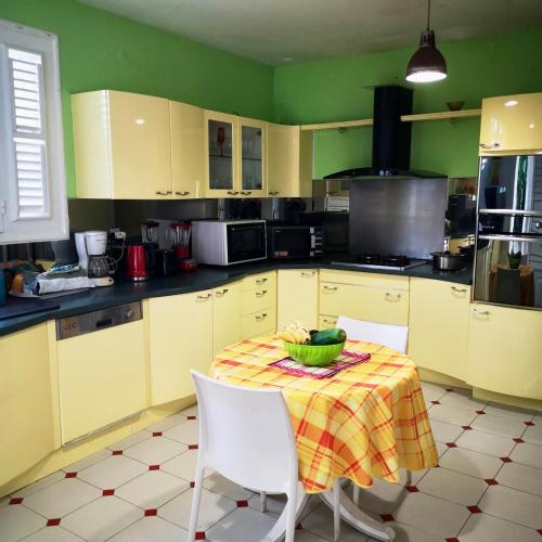 Villa de campagne cosy au cœur d un jardin tropicale à 10min de aéroport (Villa de campagne cosy au cœur d un jardin tropicale a 10min de aeroport) in Ducos