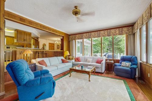 Deck & Private Dock! Waccamaw River Retreat – khách sạn tại Carolina Forest