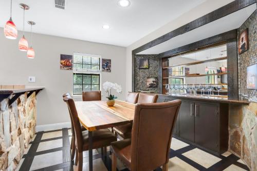 Checkmate and Chill-Inn in 埃爾金