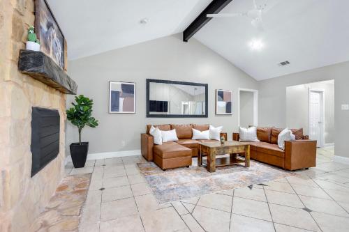 Checkmate and Chill-Inn in 埃爾金