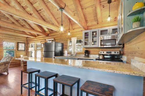 Clearwater Log Home in Wimberley, USA