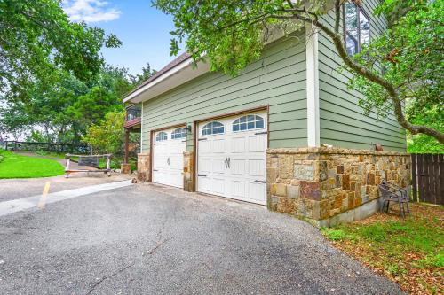 Clutter Falls Retreat - Guest House in New Braunfels, USA