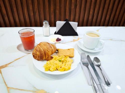 Comida y bebida, Hotel CGH Travel INN Airport in Bogotá