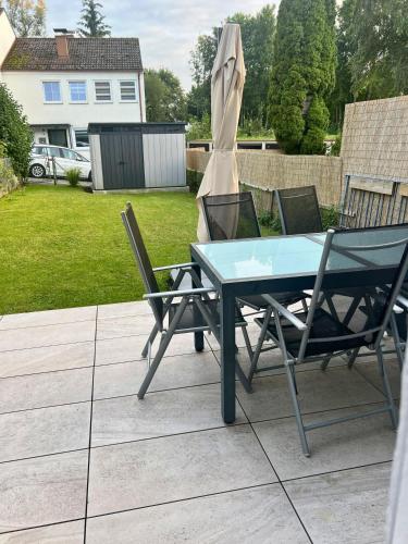 Modernes Reihenhaus mit Terrasse drei Schlafzimmer fuer sechs Personen