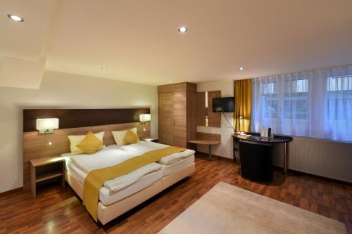 1 queen bed