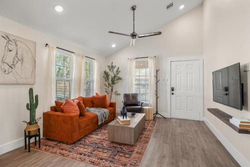 Pythagoras Place at East End Revitalized in Houston, USA
