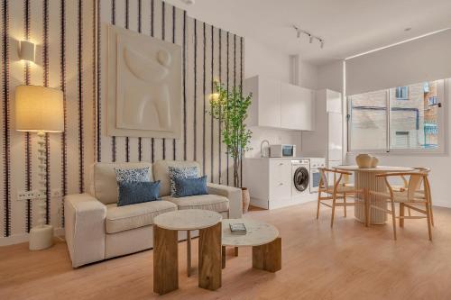 Stylish Studio Private Entrance by ELE Apartments